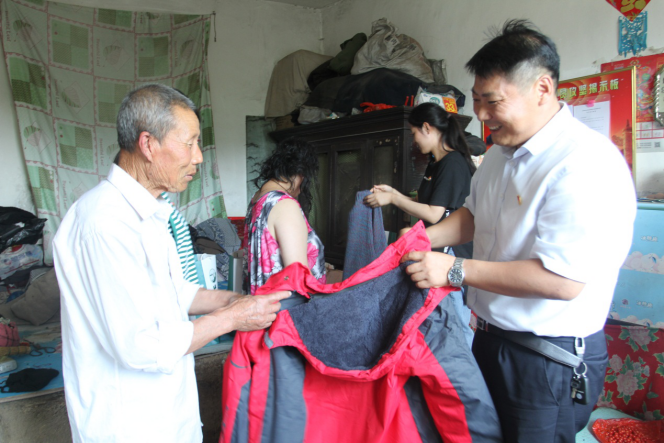 心系群众跟党走，喜迎七一送温暖 